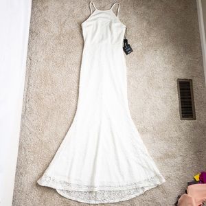 Lulu’s White Lace Floral Dress